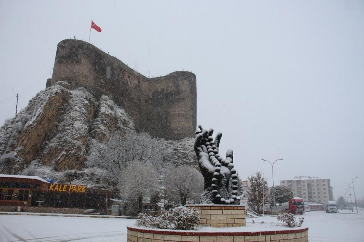 Oltu&rsquo;da muhteşem kar manzaraları