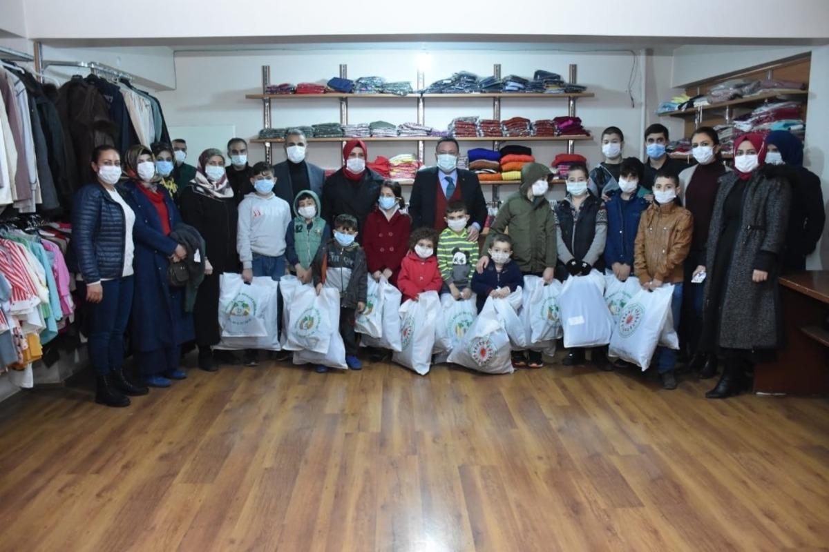 Bağlar Belediyesi hem bedenleri hem y&uuml;rekleri ısıtıyor