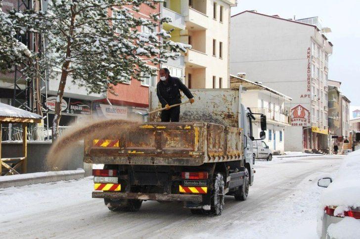Bayburt Belediyesi’nden karla mücadelede yoğun mesai G3