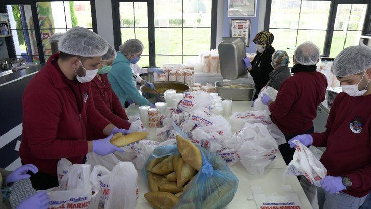 Kemalpaşa’da Covid-19 hastalarına sıcak yemek G2