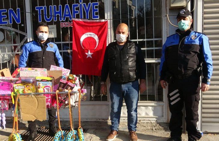 Yıpranan bayrakların yerine yenileri asıldı G2