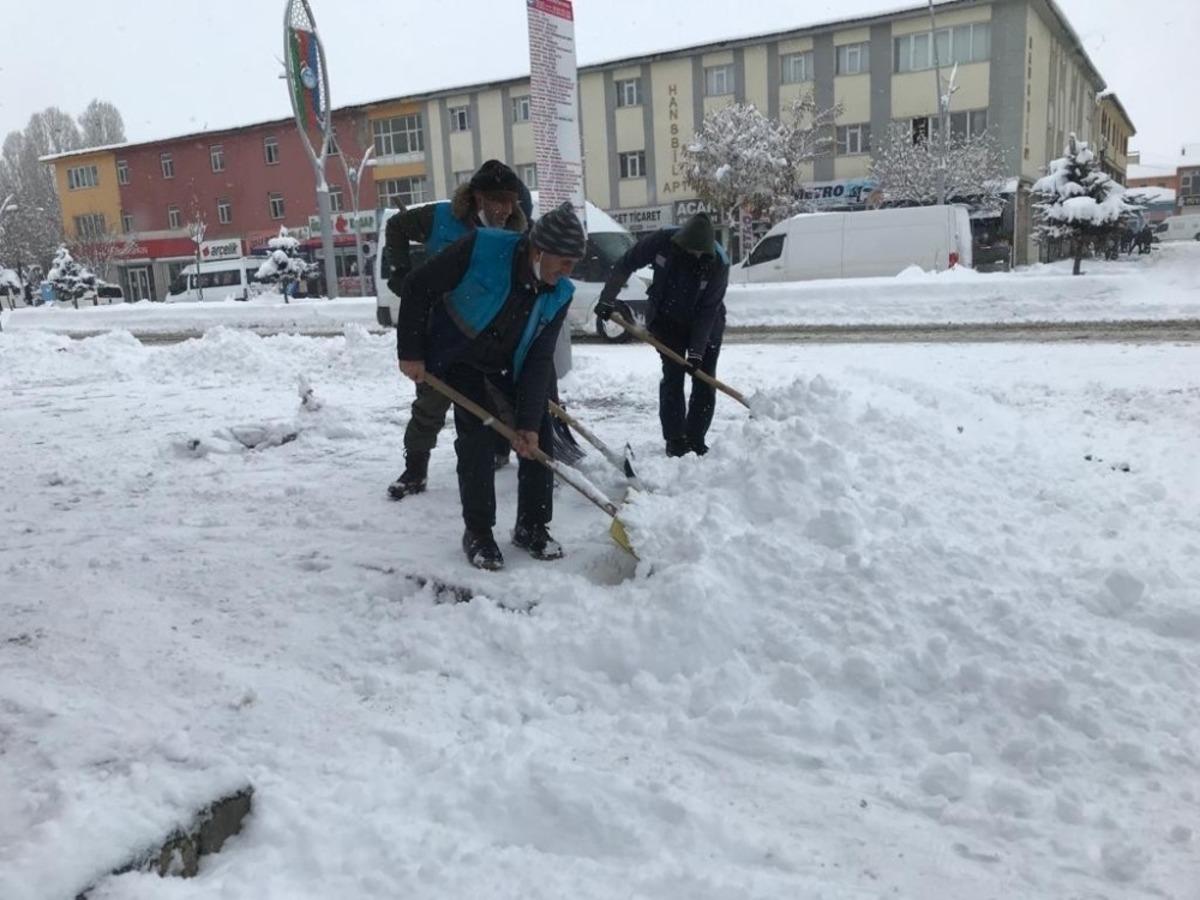 &Ccedil;aldıran&rsquo;da karla m&uuml;cadele &ccedil;alışması
