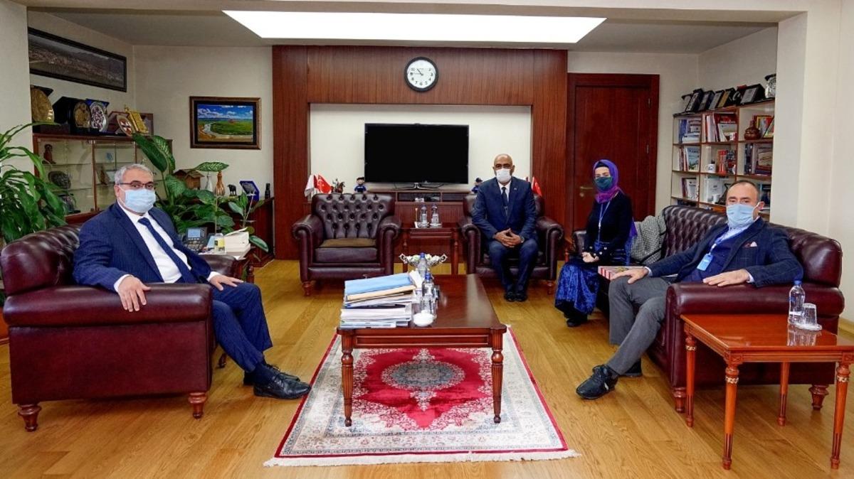 &Ccedil;ocuk Oyunları ve Spor Kul&uuml;pleri Federasyonu heyetinden Vali G&uuml;nd&uuml;z&ouml;z&rsquo;e ziyaret