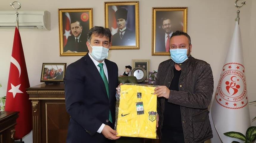 Ala&ccedil;atıspor BAL katılım belgesini teslim etti