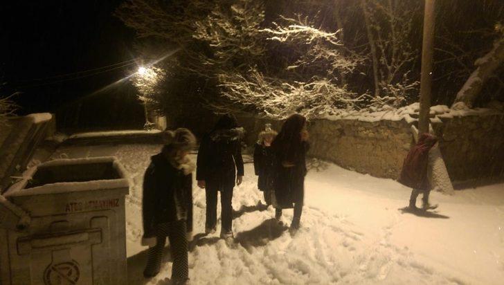 Özalp ilçesinde kar yağışı G2