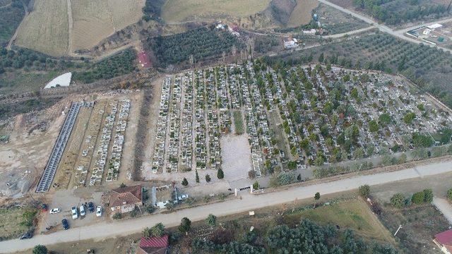 Alaşehir’de mezarlık çalışmaları incelendi