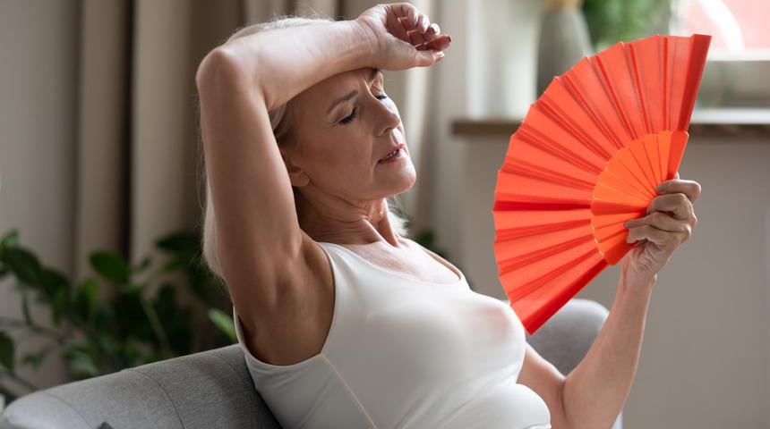 Vücuttaki değişimlere dikkat: Menopoz belirtileri nelerdir?