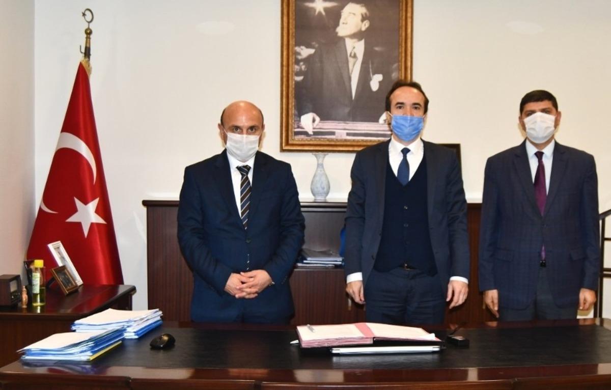 Altınova Belediyesi&rsquo;nden &ouml;ğrencilere 150 tablet