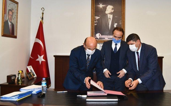 Altınova Belediyesi’nden öğrencilere 150 tablet G3