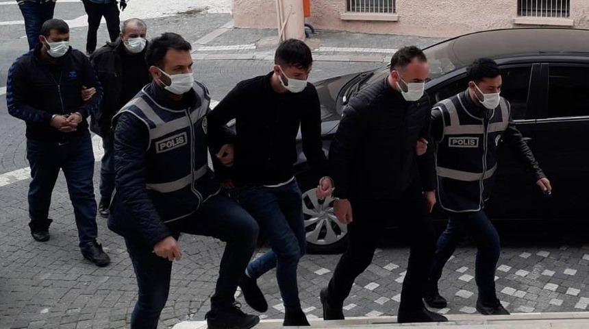 Konya&rsquo;da maske dolandırıcıları polisten ka&ccedil;amadı