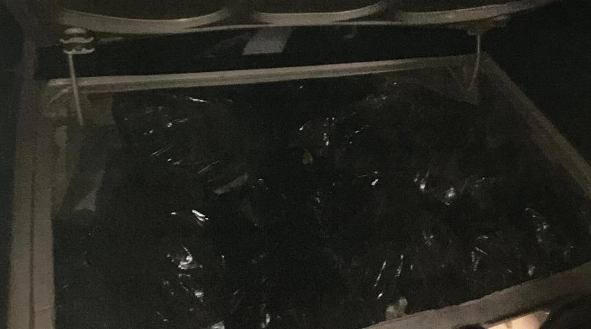 Afyonkarahisar'da iş yerinden 1100 şapka &ccedil;aldığı belirlenen 2 zanlı tutuklandı