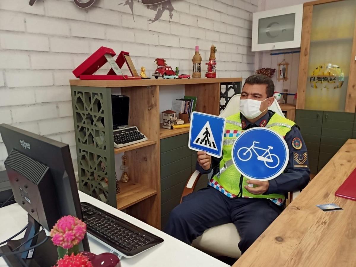 Jandarmadan &ouml;ğrencilere online trafik eğitimi
