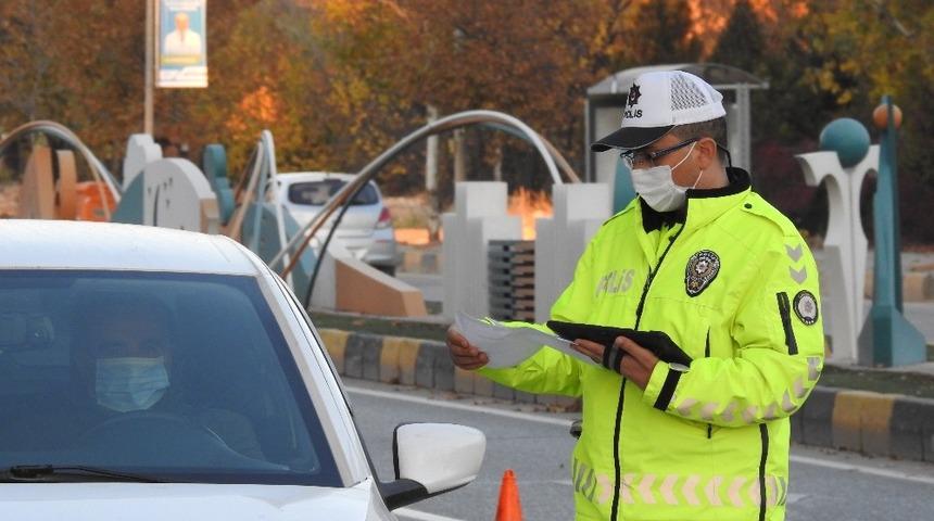 Trafik kurallarına uymayan 580 s&uuml;r&uuml;c&uuml;ye ceza kesildi