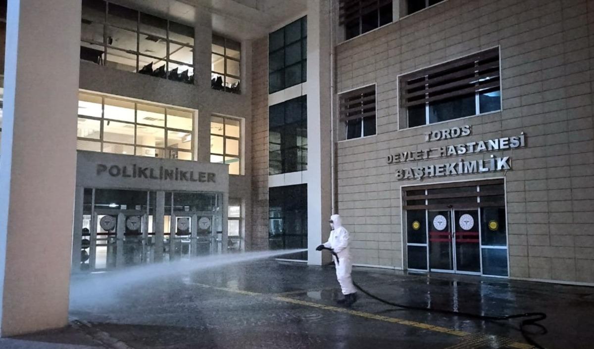 Akdeniz&rsquo;de korona vir&uuml;s m&uuml;cadelesi aralıksız s&uuml;r&uuml;yor