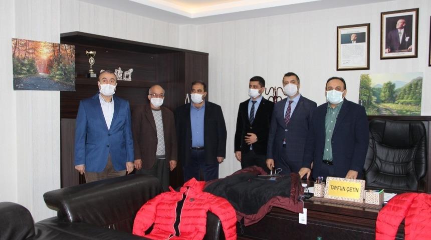 &Ouml;ğrencilere kaban dağıtıldı