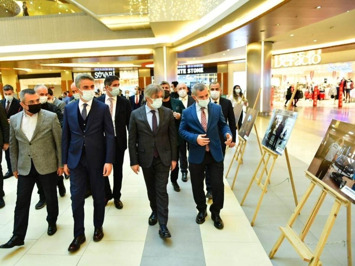 Demircan, &lsquo;covid-19 g&uuml;nlerinde yaşam&rsquo; sergisinin a&ccedil;ılışını yaptı