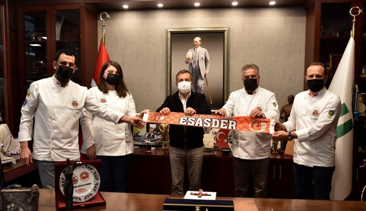 Aş&ccedil;ılardan Başkan Ata&ccedil;&rsquo;a ziyaret