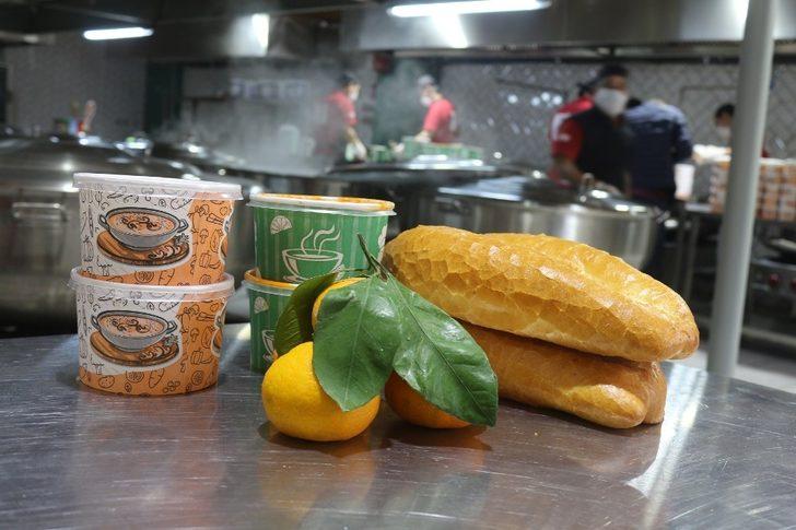 Engelli ve yaşlı bireylere günlük 2 öğün yemek dağıtıyor G3