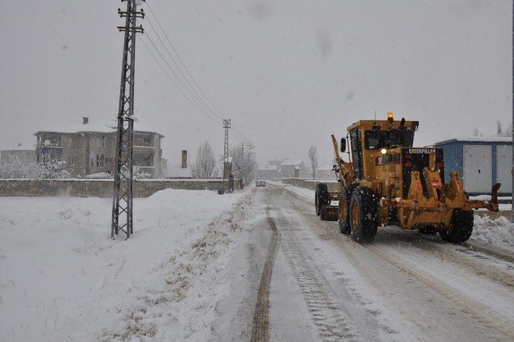 Yüksekova’da karla mücadele çalışması G2