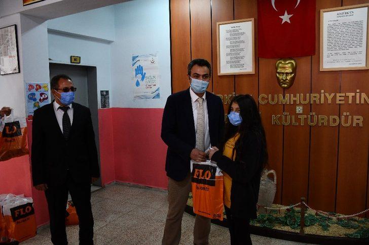 Söke’de öğrenciler ayakkabılara sevindi G2