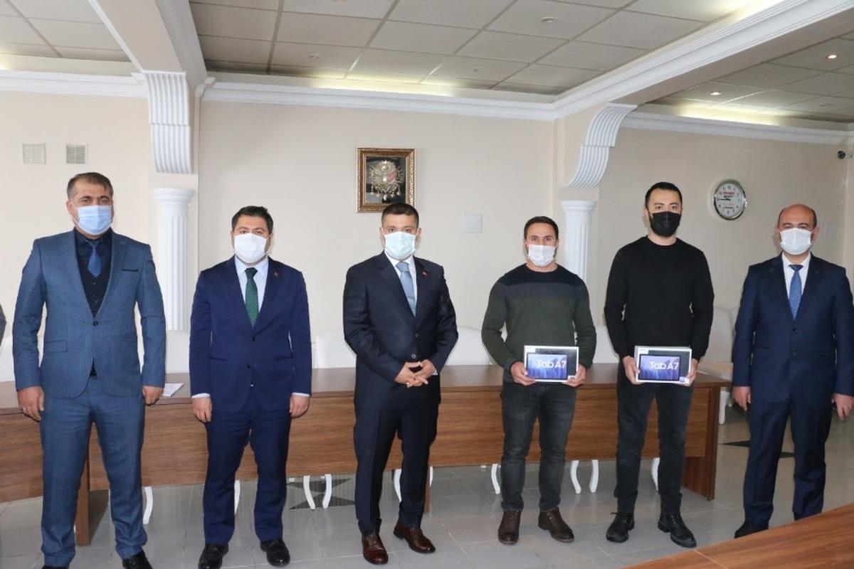 Erciş&rsquo;te 586 &ouml;ğrenciye tablet desteği