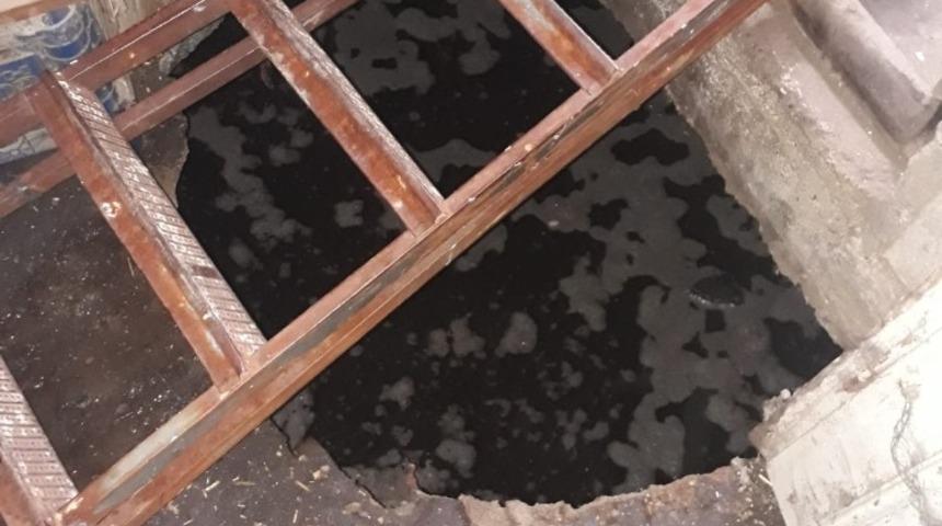 Talihsiz kadın 3 metrelik &ccedil;ukura d&uuml;şt&uuml;