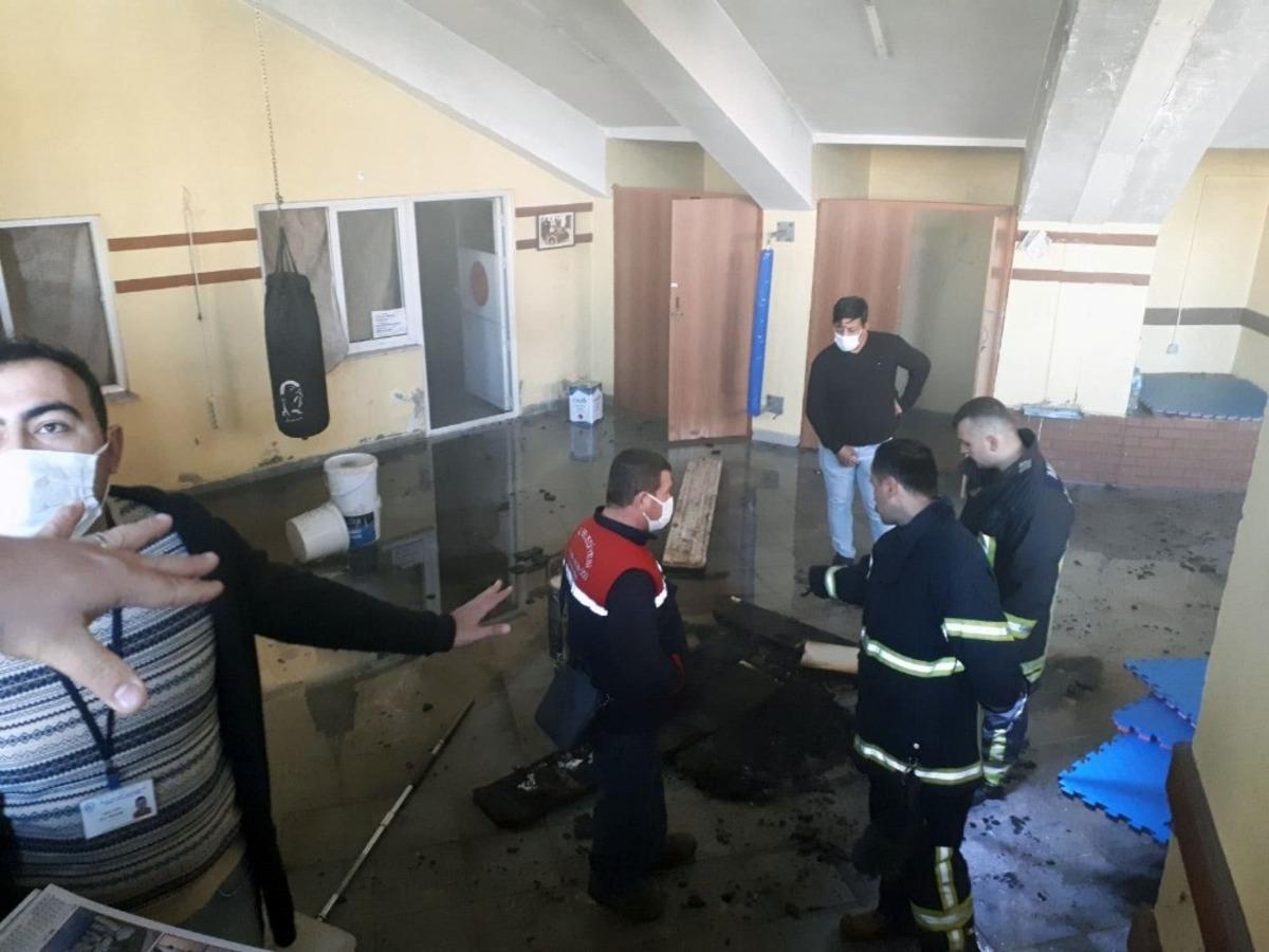 K&uuml;lt&uuml;r Merkezi&rsquo;ndeki yangın korkuttu