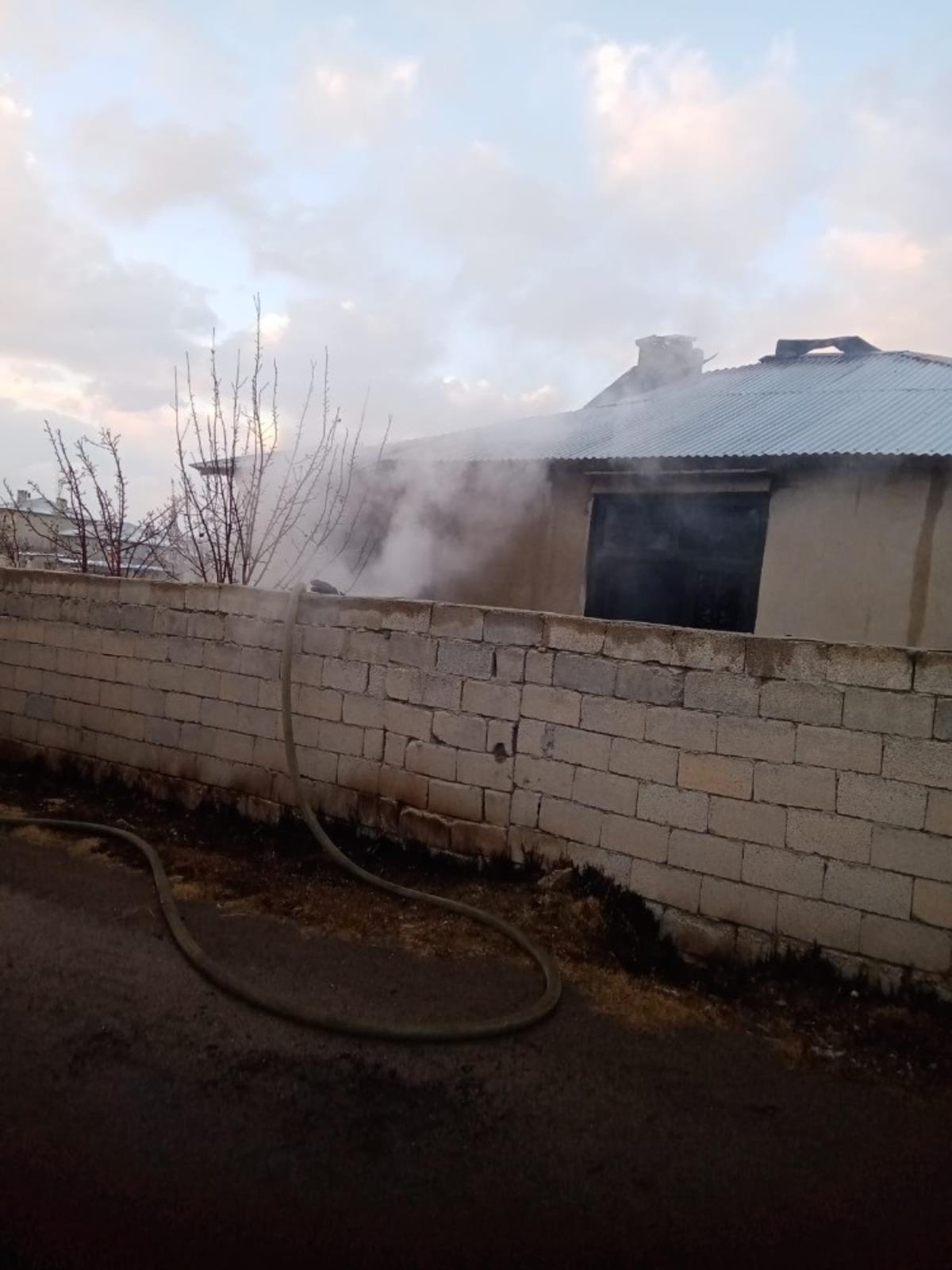 Edremit&rsquo;te ev yangını