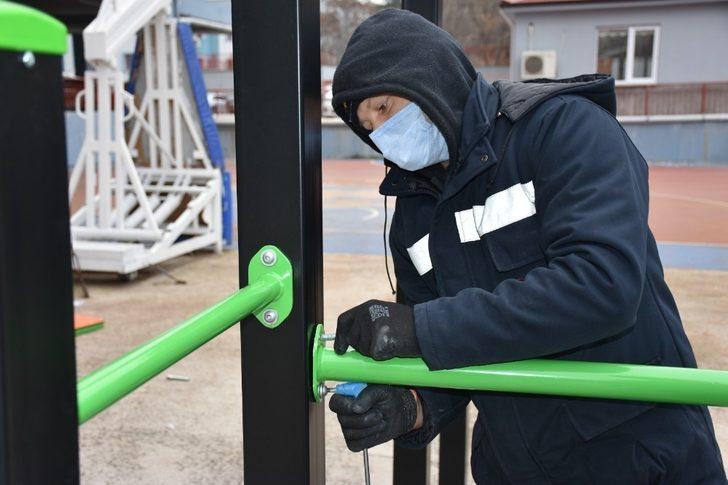 Gençlik ve Spor İl Müdürlüğü stadyumun arka tarafına açık spor aletleri yerleştirmeye başladı G2