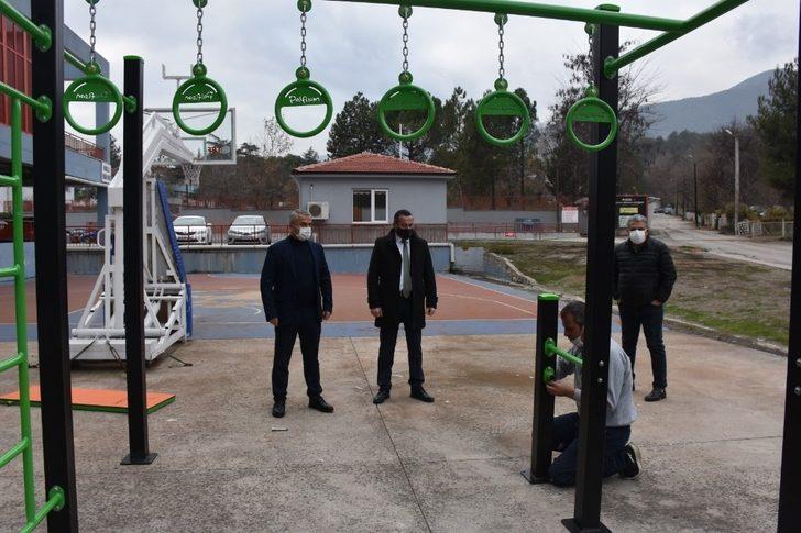 Gençlik ve Spor İl Müdürlüğü stadyumun arka tarafına açık spor aletleri yerleştirmeye başladı G3