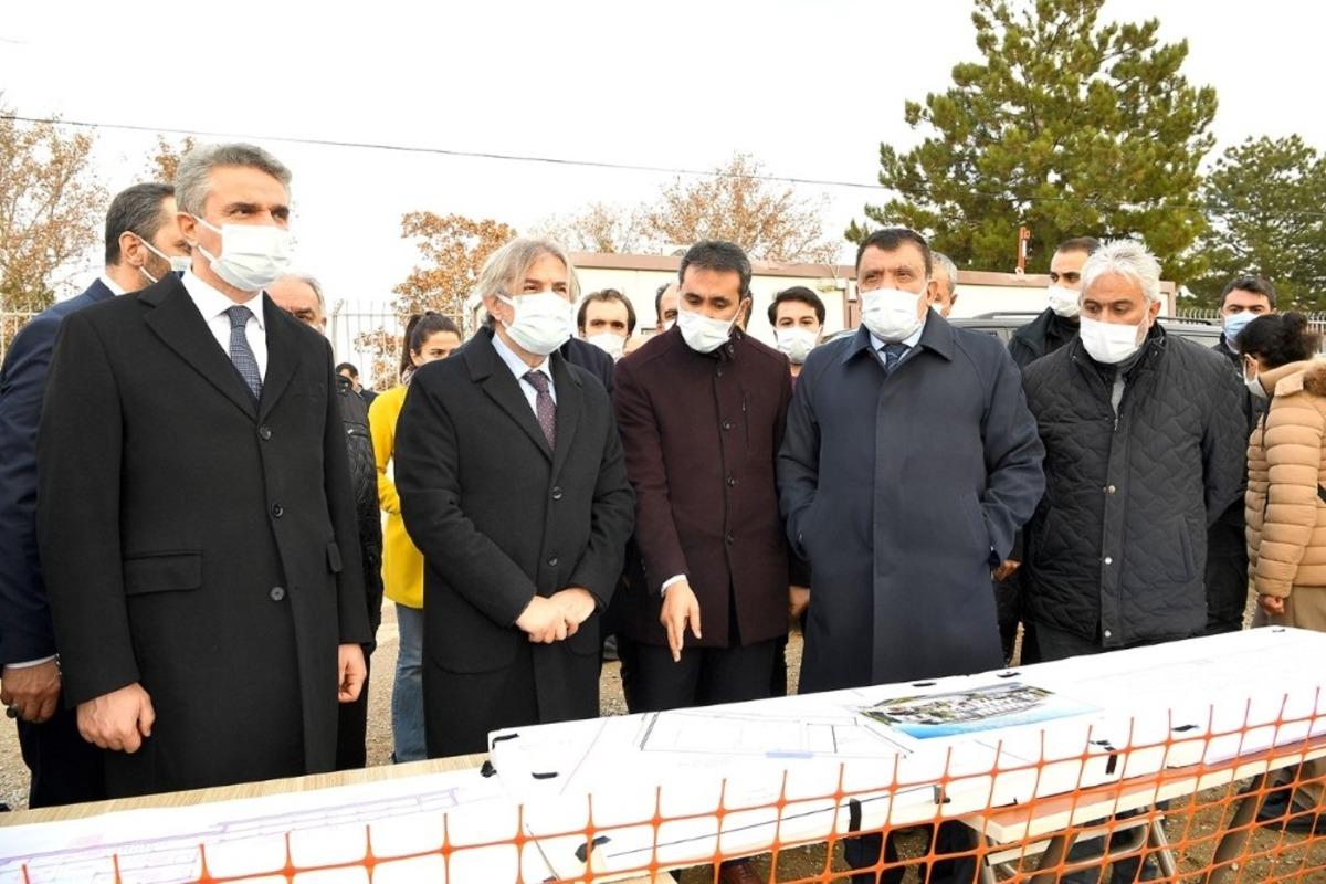 Bakan Yardımcısı Demircan Millet k&uuml;t&uuml;phanesi inşaatında inceleme yaptı