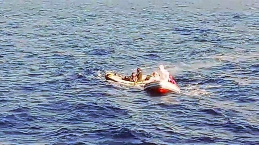 Yunanistan 12 d&uuml;zensiz g&ouml;&ccedil;meni &ouml;l&uuml;me itti