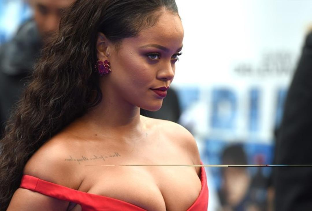 Rihanna 'Valerian' galasında kıpkırmızı