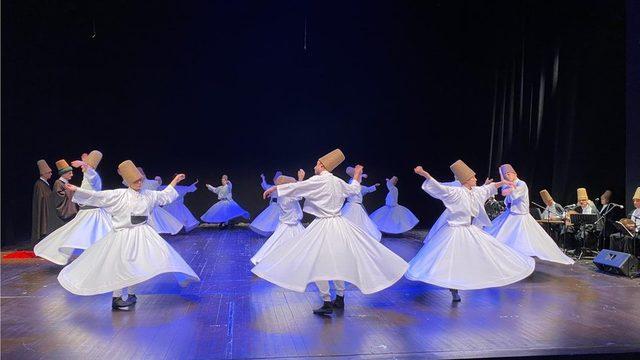 Türkçe Kuran tartışması: Diyanet İşleri, Kur'an-ı Kerim ve ezanın Türkçe okunması için 'caiz değil' dedi