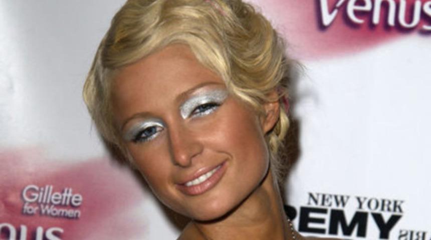 Bu yollardan hepimiz ge&ccedil;tik: Şimdi olsa y&uuml;z&uuml;ne bakmayacağımız 2000'lerin makyaj trendleri