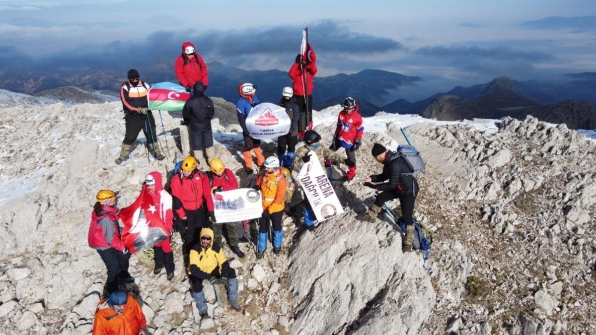 Isparta&rsquo;da dağcılar Sarıkamış şehitleri i&ccedil;in zirve tırmanışı ger&ccedil;ekleştirdi