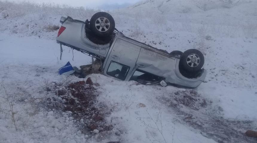 Buzlanan yollar kazaya neden oldu