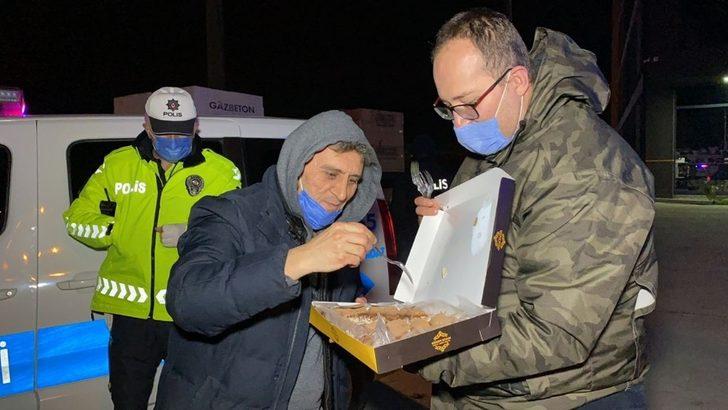 Basın mensuplarından uygulama yapan polislere jest G2
