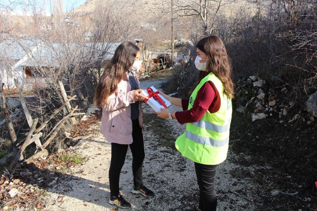 Korkuteli&rsquo;deki &ouml;ğrencilere tablet desteği