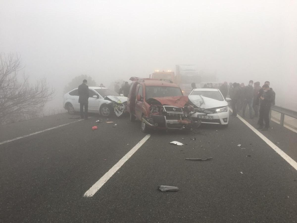 Dokuz ara&ccedil;lı zincirleme kazada 2 kişi yaralandı