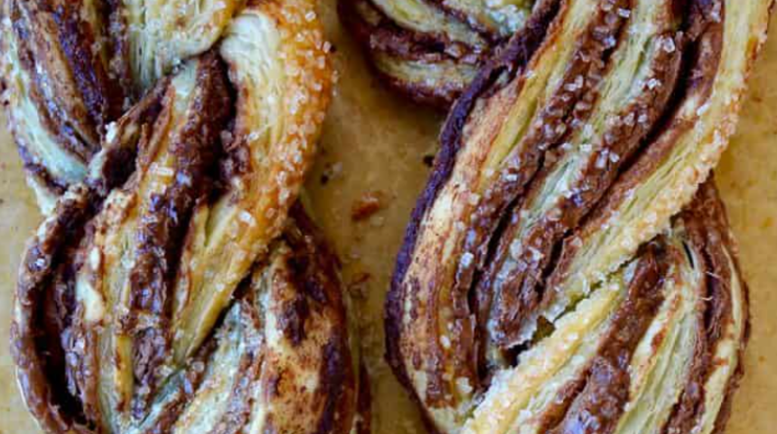 Sıcacık çayın yanında iyi gider: Çikolatalı milföy böreği