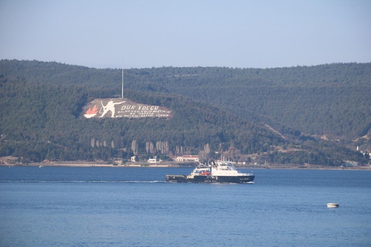 Rus askeri r&ouml;mork&ouml;r&uuml; &Ccedil;anakkale Boğazı&rsquo;ndan ge&ccedil;ti