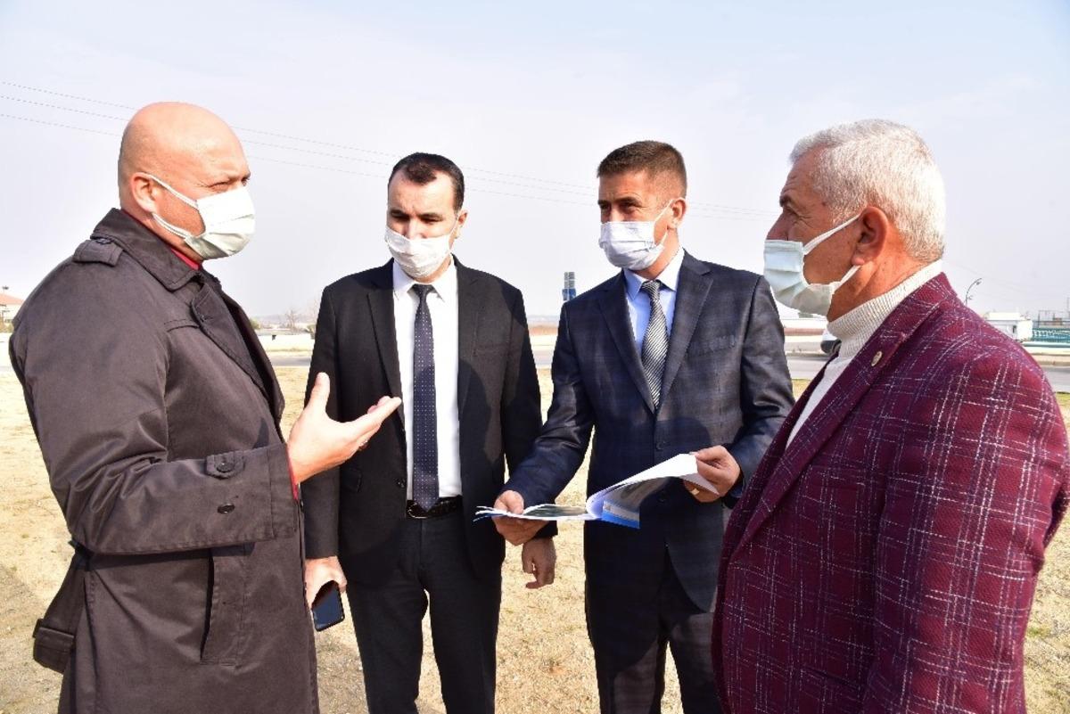 Alaşehir&rsquo;in modern kavşağı peyzajıyla da g&ouml;z dolduracak