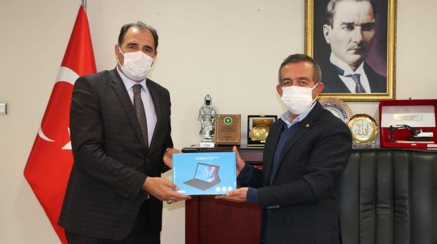 Erzincan Ticaret ve Sanayi Odasından &ouml;ğrencilere tablet desteği