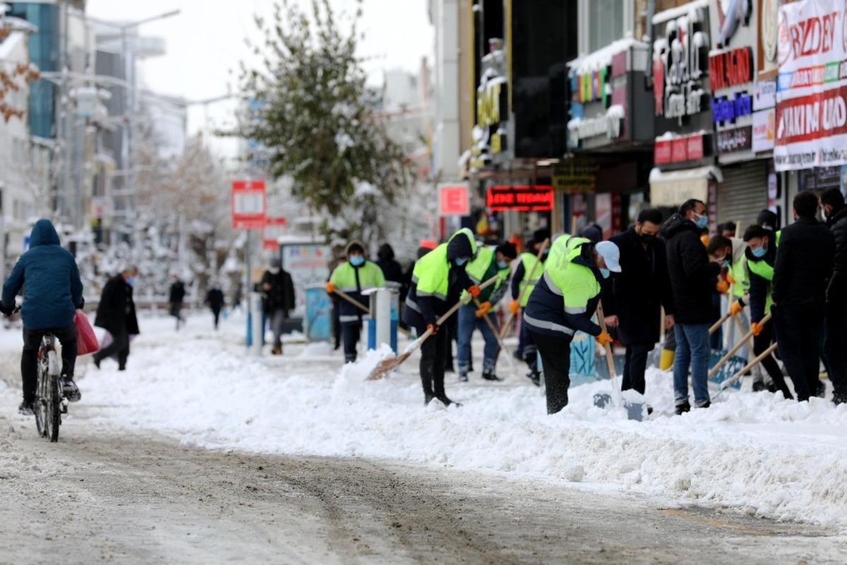 İpekyolu Belediyesinden karla m&uuml;cadele &ccedil;alışması