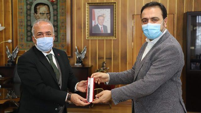 TÜSEB Başkanı Akdoğan aşı çalışmalarını yerinde inceledi