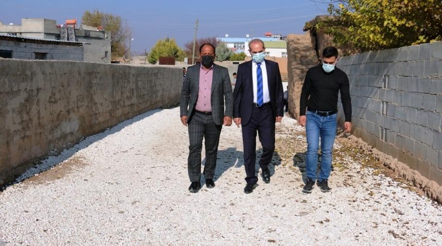 Ak&ccedil;akale kırsalında bozulan yollar onarılıyor