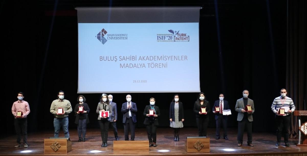 HK&Uuml; mucitleri &ouml;d&uuml;llendirildi