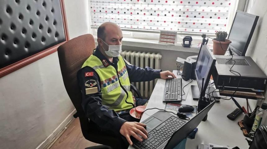 Jandarmadan &ouml;ğrencilere EBA &uuml;zerinden eğitim