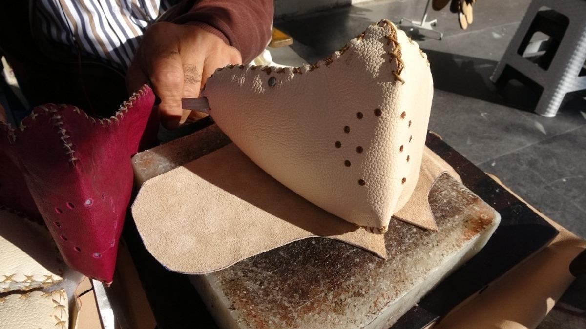 Pandemi sonrası deri maske &uuml;retmeye başladı